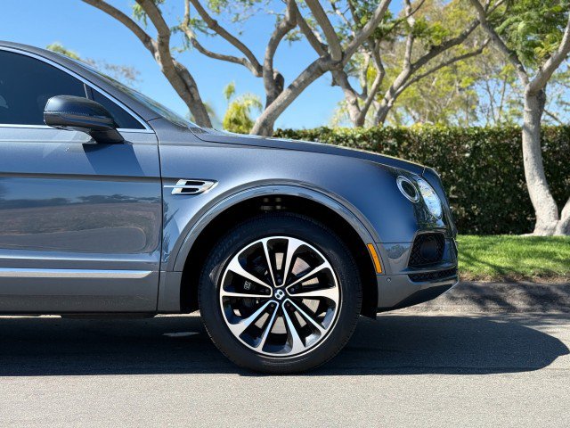 Used 2018 Bentley Bentayga AWD/4WD image 10