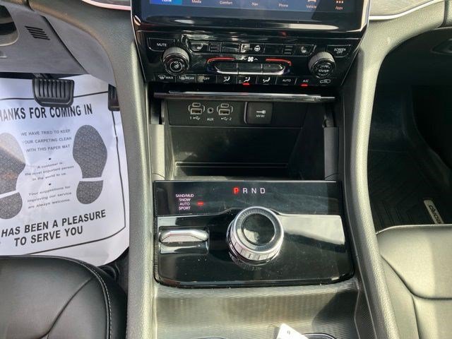 Certified 2024 Jeep Grand Cherokee Limited w/ Black Appearance Package AWD/4WD image 17