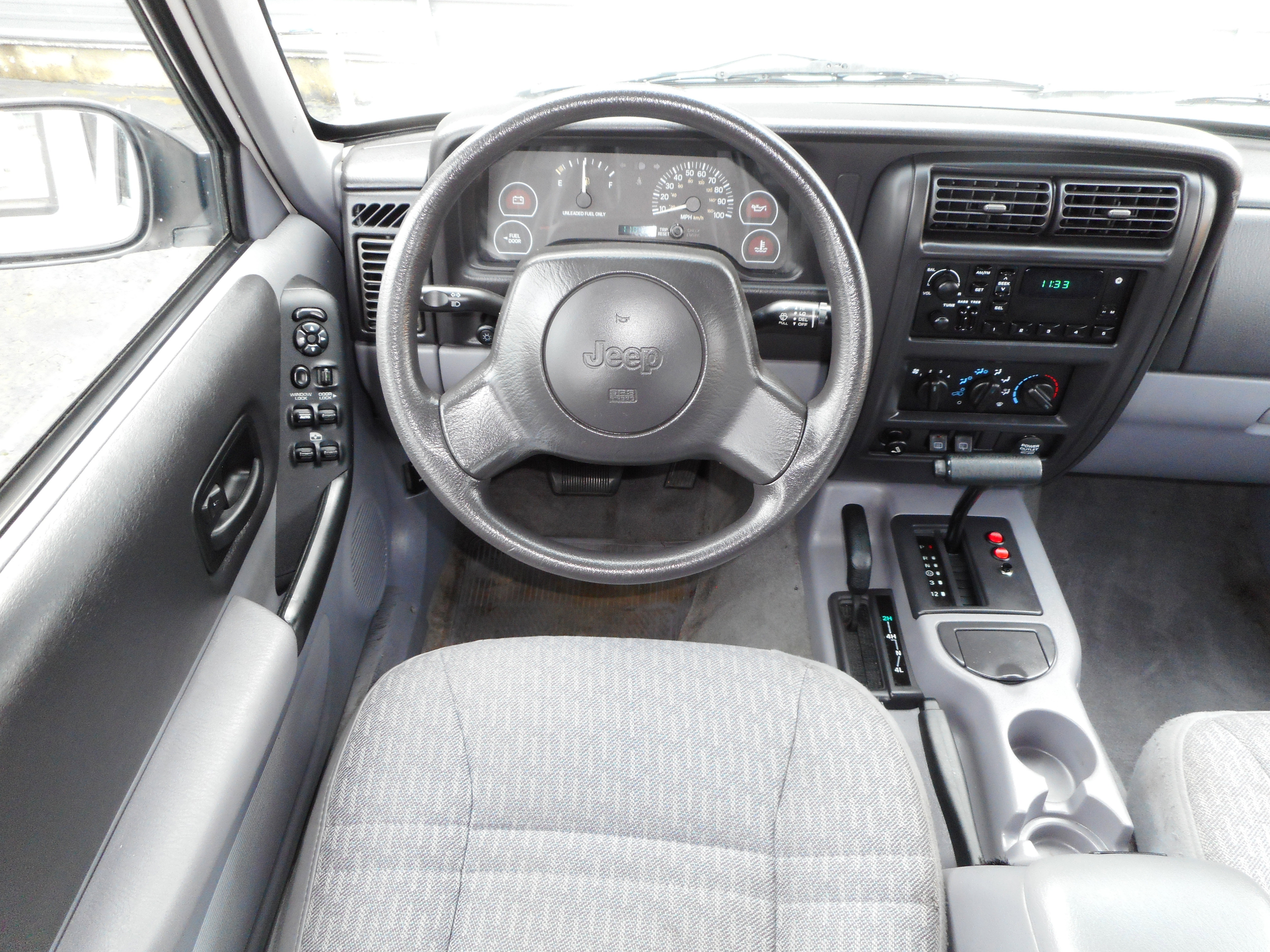 Used 1998 Jeep Cherokee SE image 20