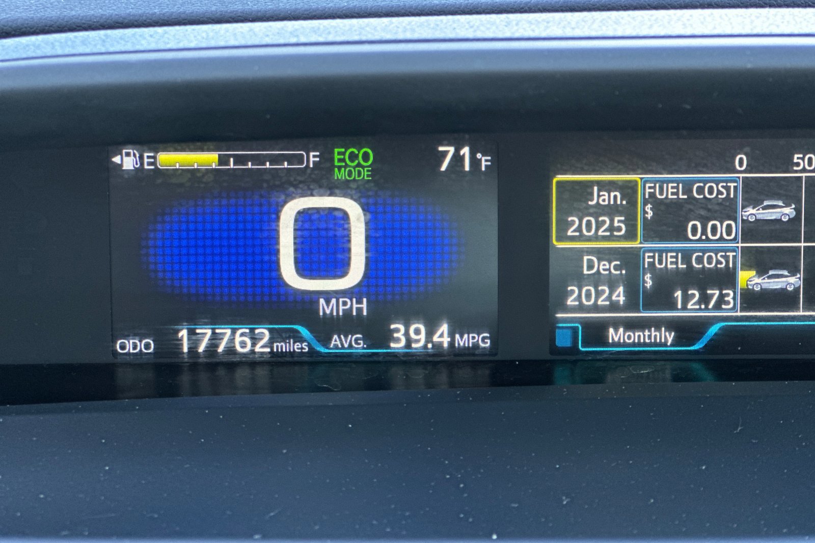 Used 2022 Toyota Prius L Eco image 23