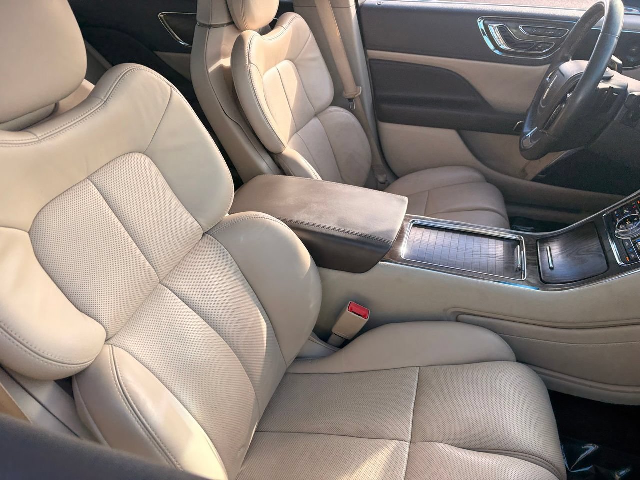 Used 2017 Lincoln Continental Select FWD image 12