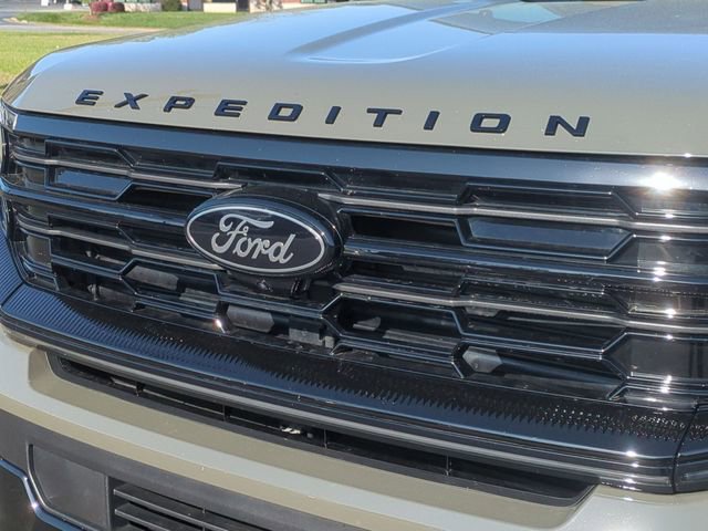 Used 2025 Ford Expedition Max Platinum w/ Stealth Performance Package image 36