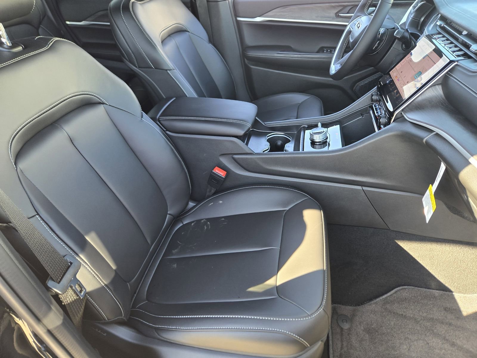 New 2025 Jeep Grand Cherokee Limited w/ Black Appearance Package image 11