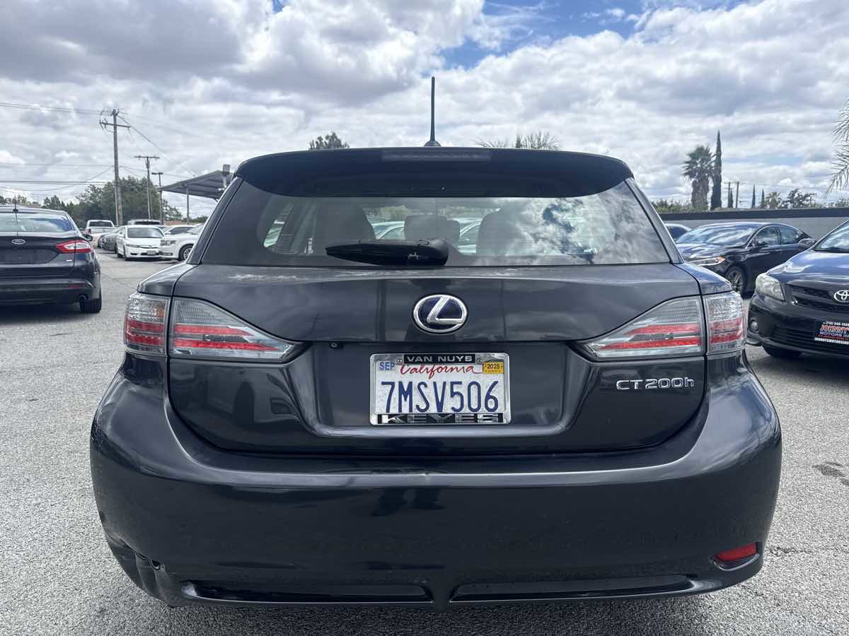 Used 2011 Lexus CT 200h Premium w/ Leather Pkg FWD image 4