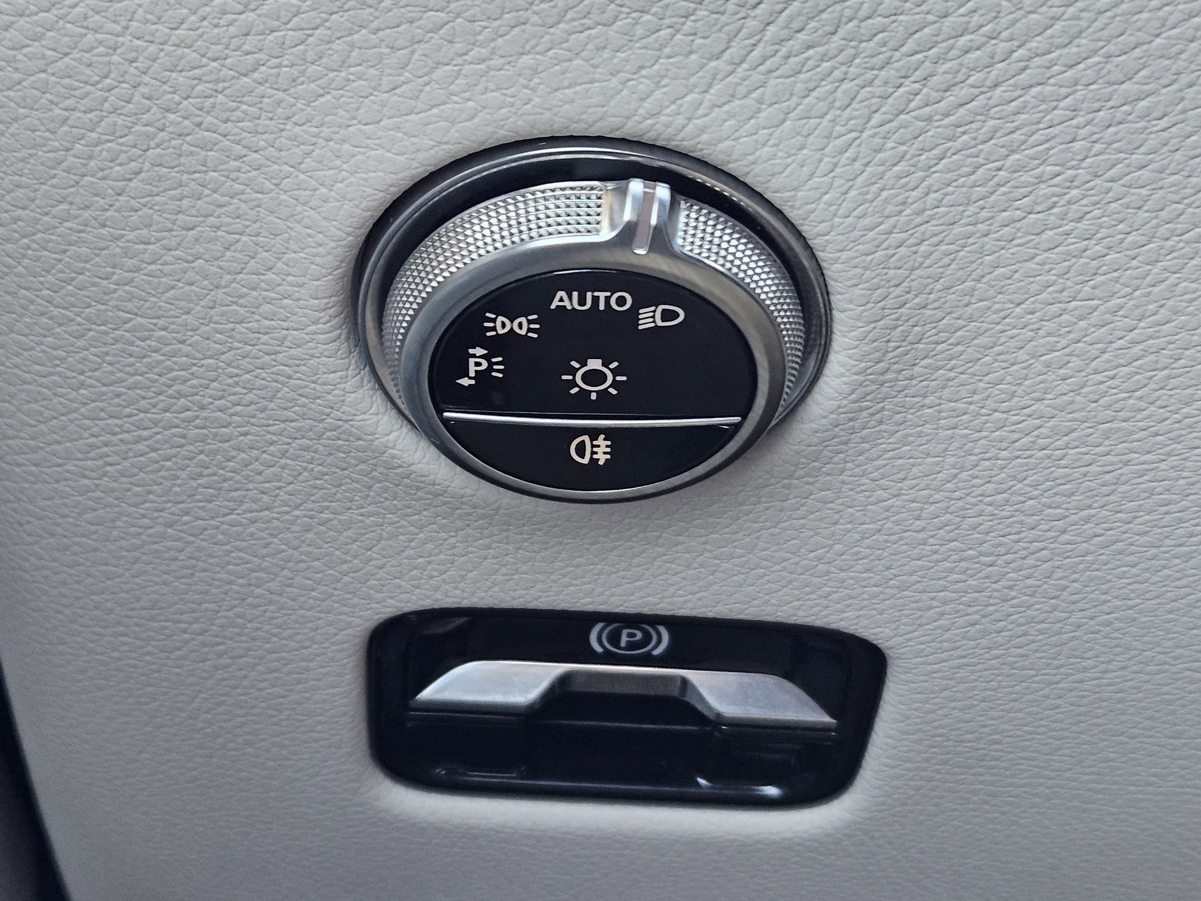 Certified 2025 Mercedes-Benz GLC 300 image 21