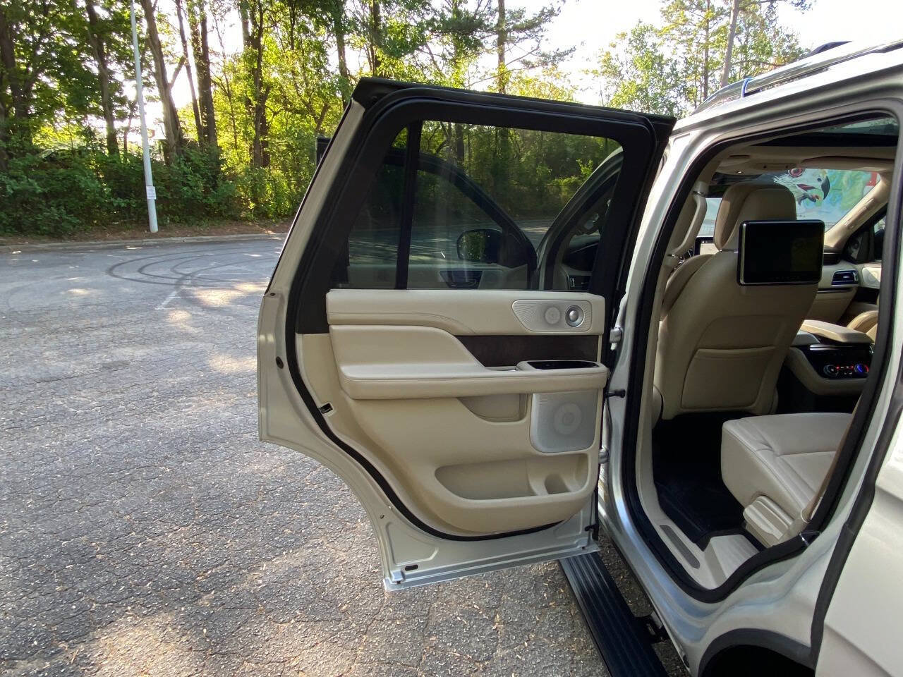 Used 2019 Lincoln Navigator Reserve AWD/4WD image 47