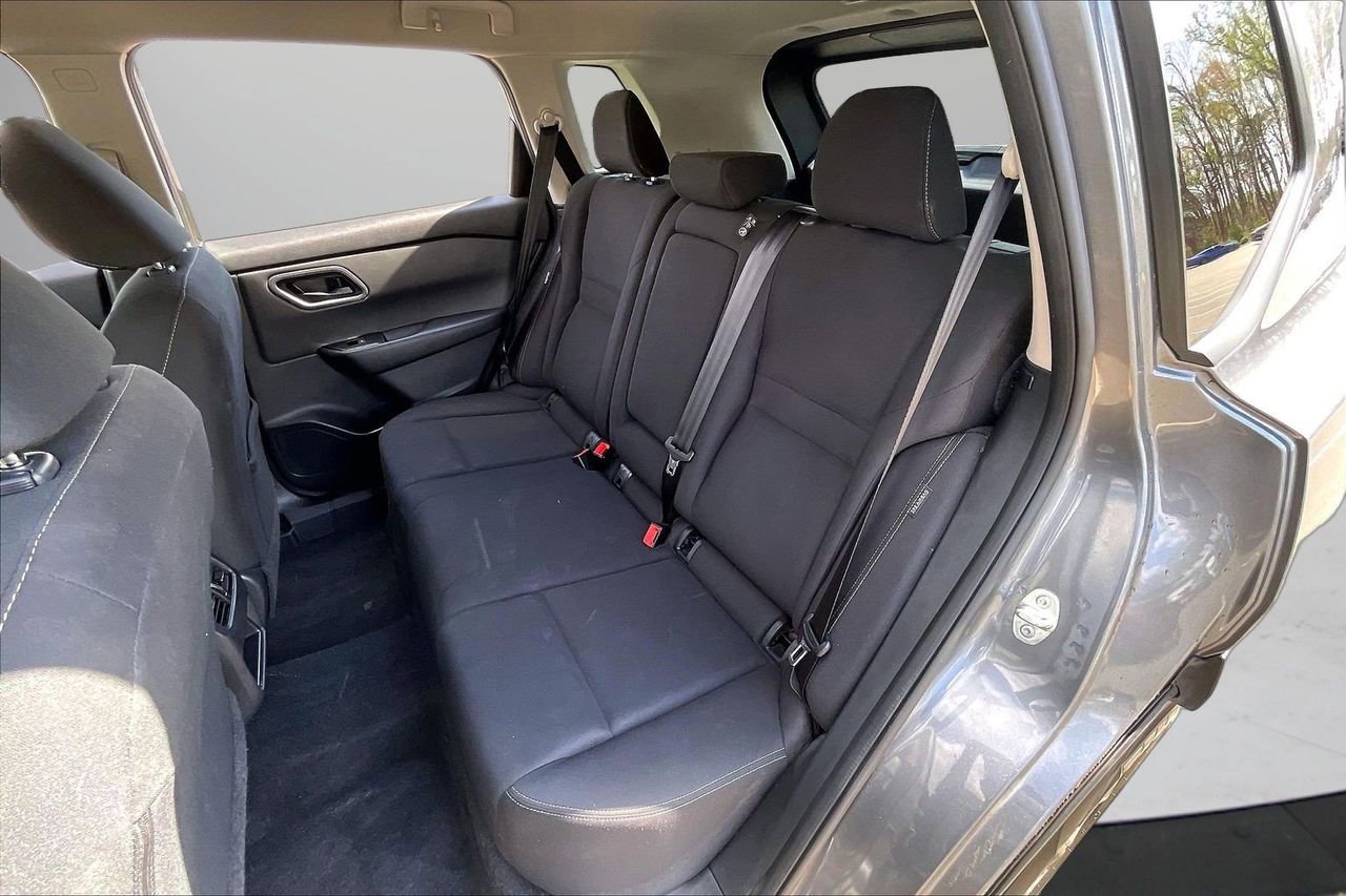 Used 2024 Nissan Rogue S image 22
