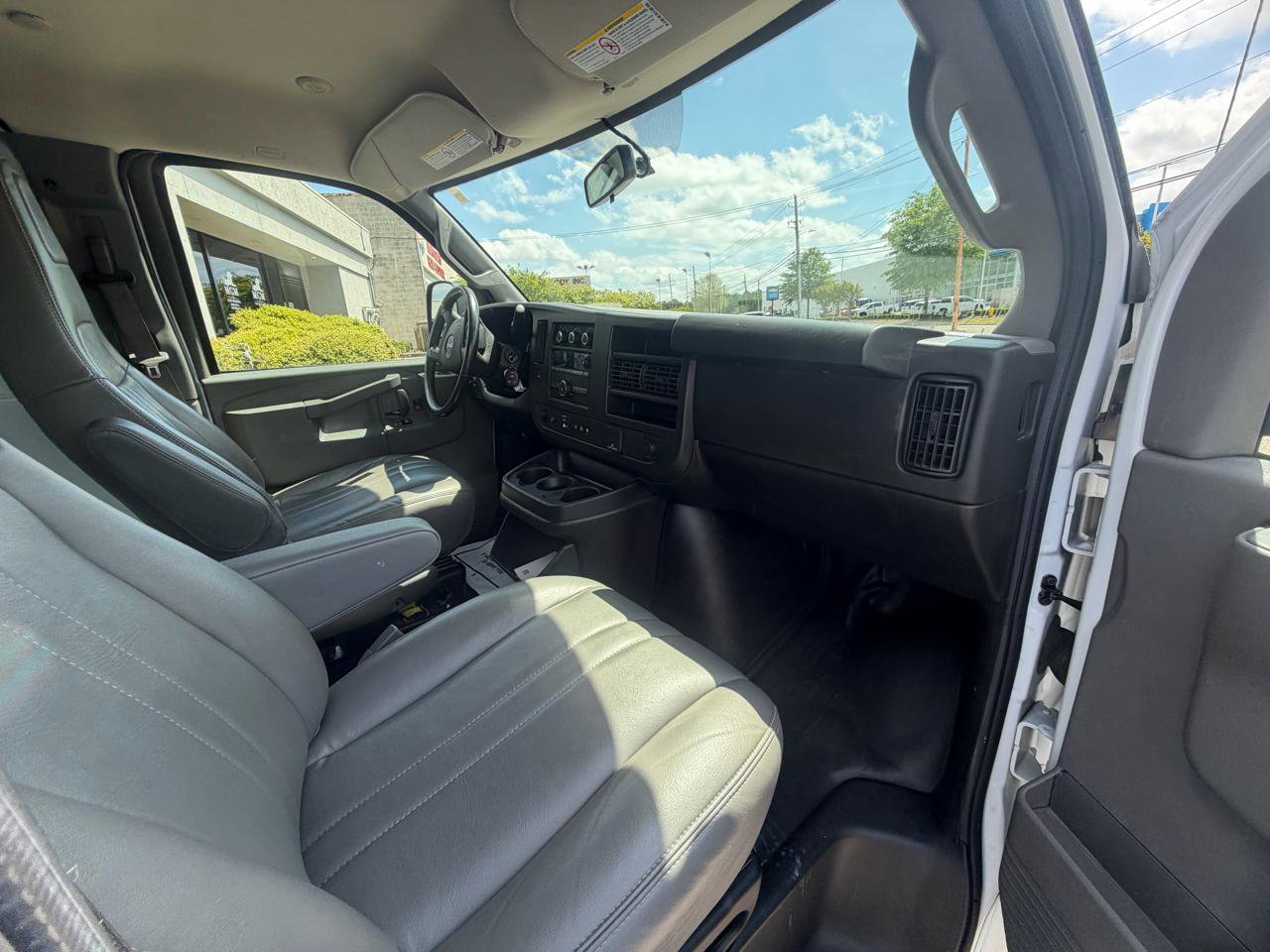 Used 2022 GMC Savana 2500 Extended w/ Driver Convenience Package RWD image 17