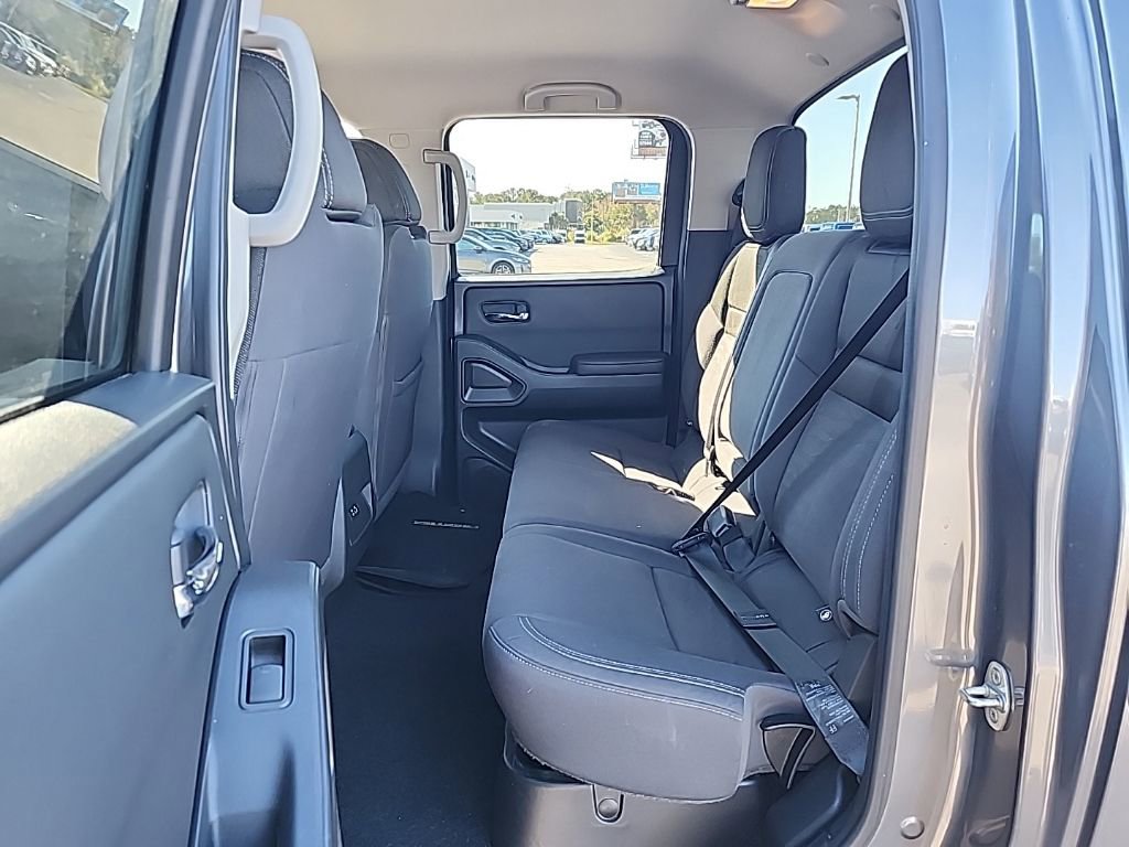 Used 2023 Nissan Frontier SV image 19