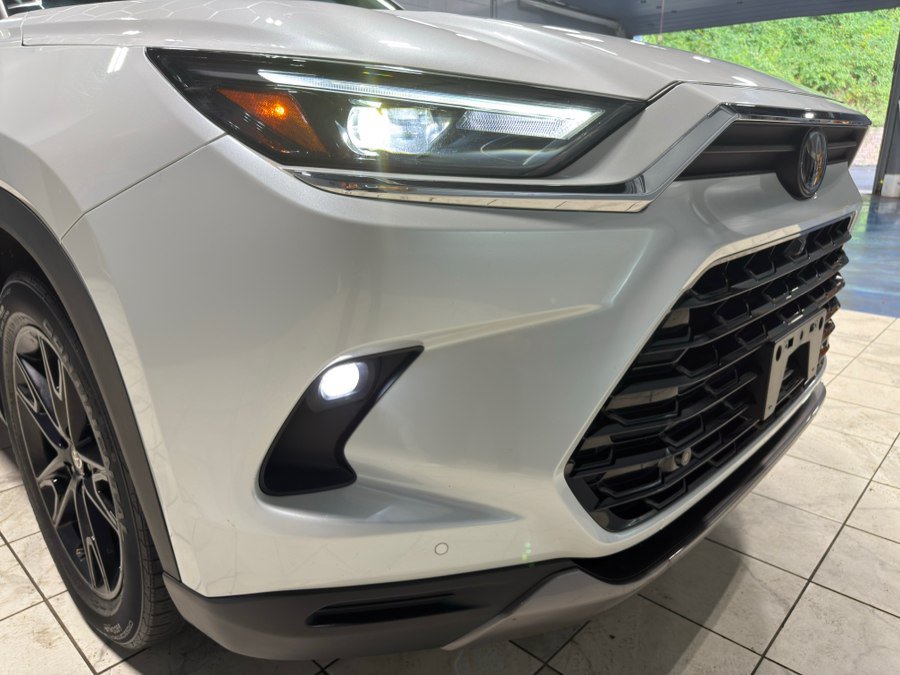 Used 2024 Toyota Grand Highlander AWD image 4