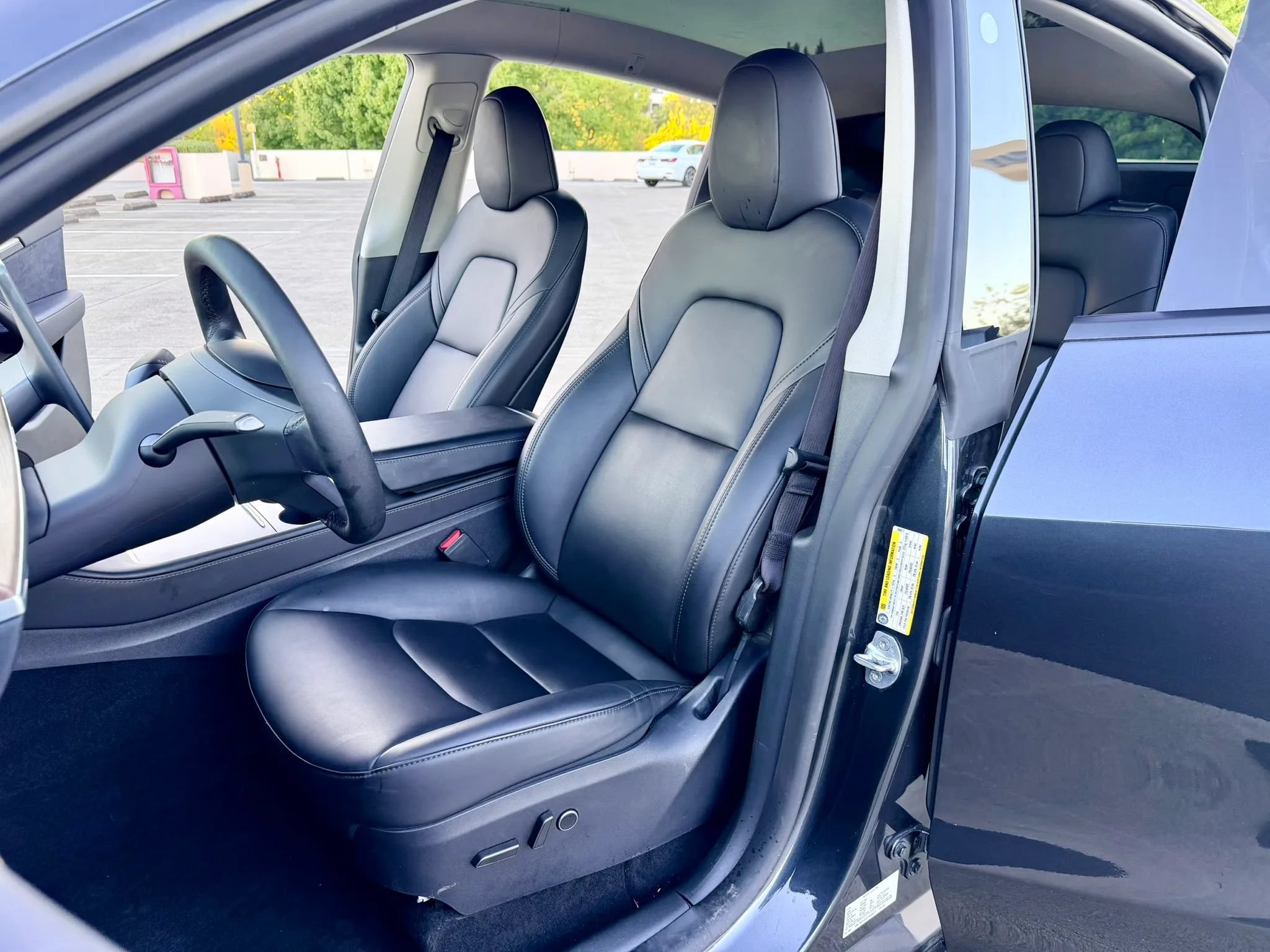 Used 2025 Tesla Model Y Long Range AWD/4WD image 17