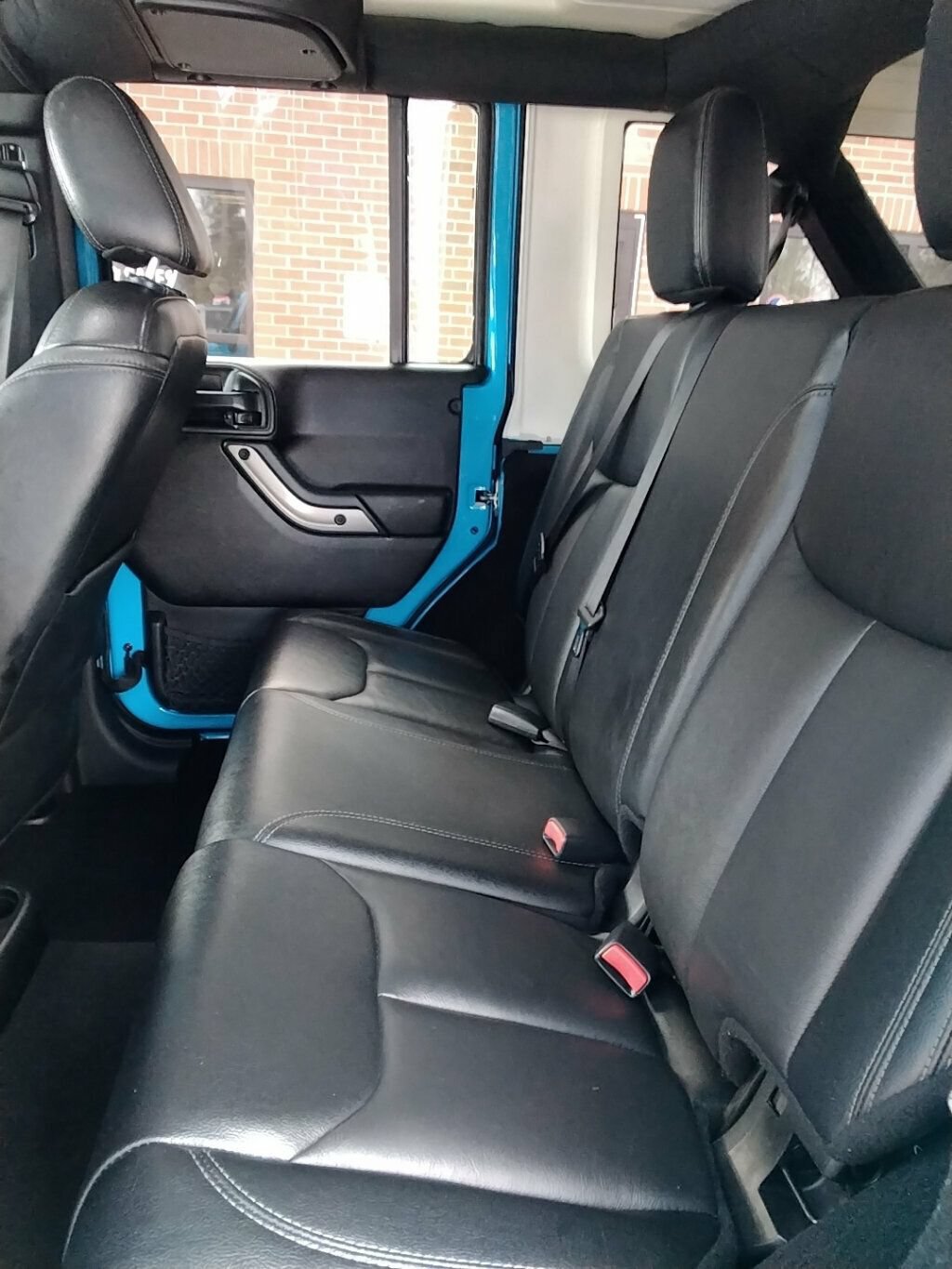 Used 2018 Jeep Wrangler Unlimited Sahara AWD/4WD image 8