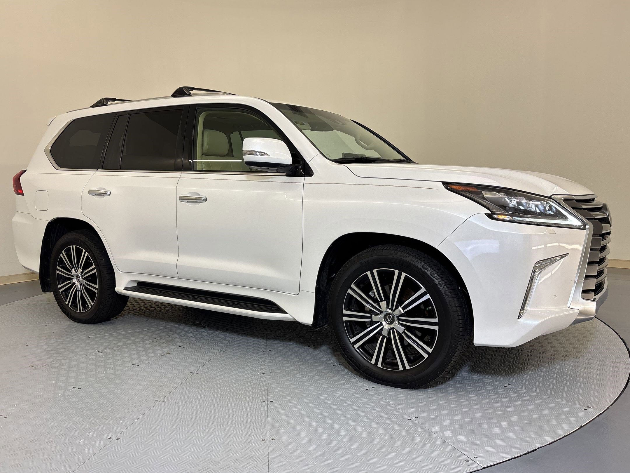 Used 2020 Lexus LX 570 4WD w/ Luxury Package image 7