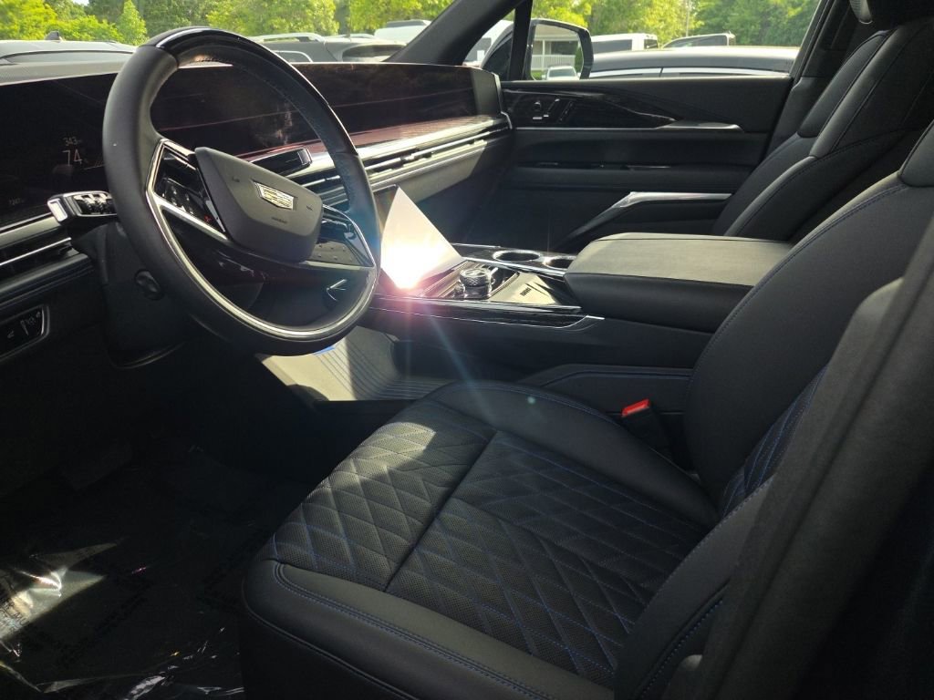 Used 2025 Cadillac Escalade IQ Luxury 1 AWD/4WD image 3