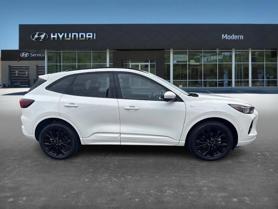 Used 2023 Ford Escape ST-Line Elite w/ Premium Technology Package image 3