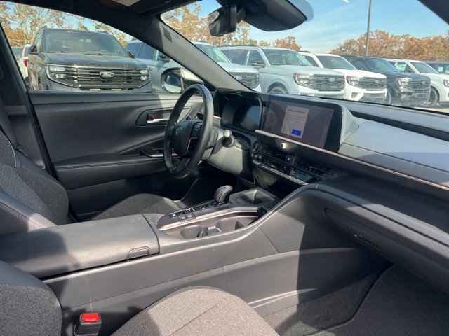 Used 2023 Toyota Crown XLE image 5