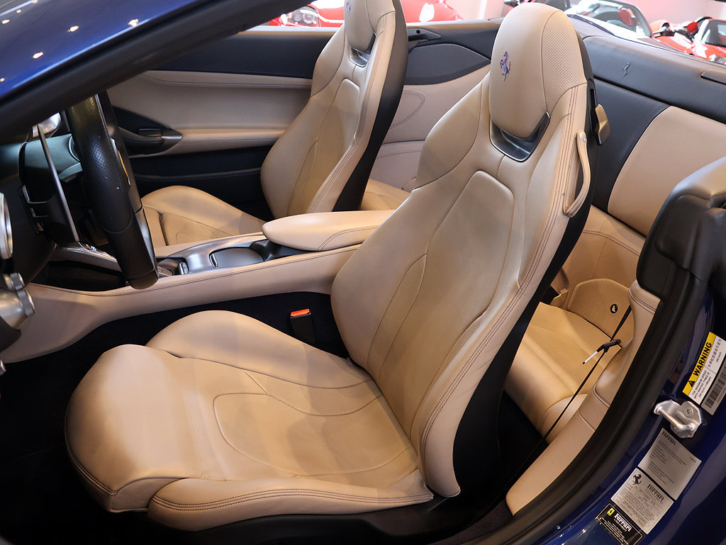 Certified 2019 Ferrari Portofino RWD image 5