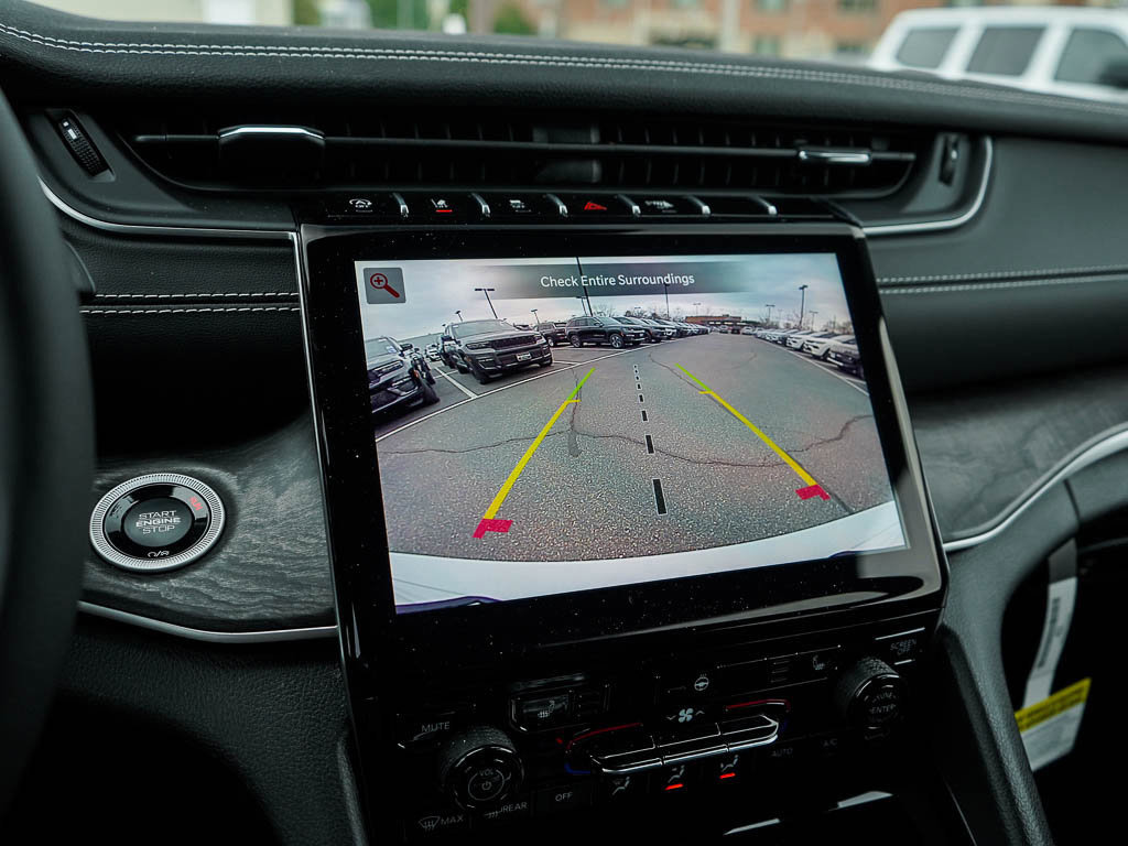 New 2025 Jeep Grand Cherokee Limited w/ Black Appearance Package image 24