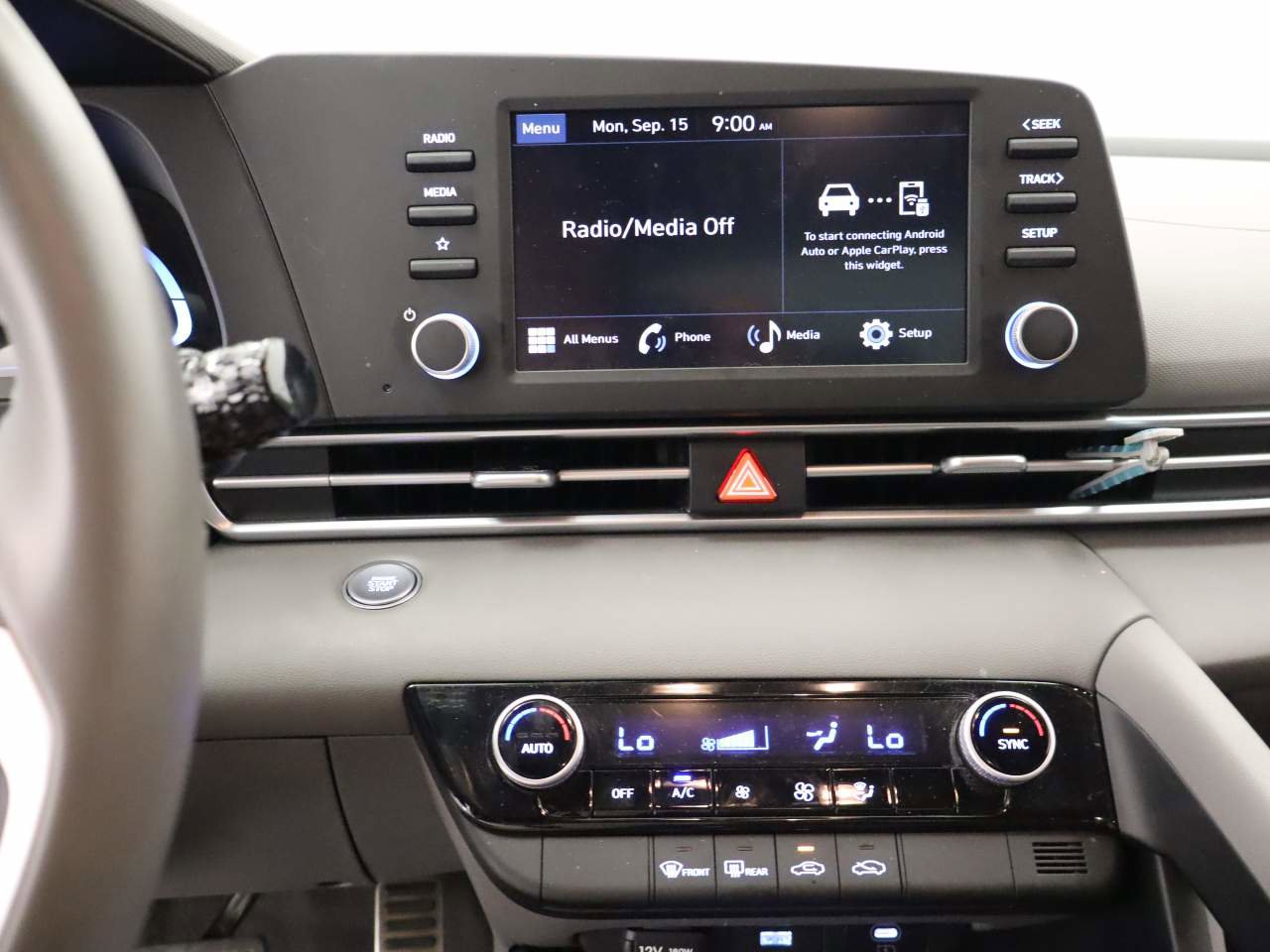 Used 2025 Hyundai Elantra Sport image 11