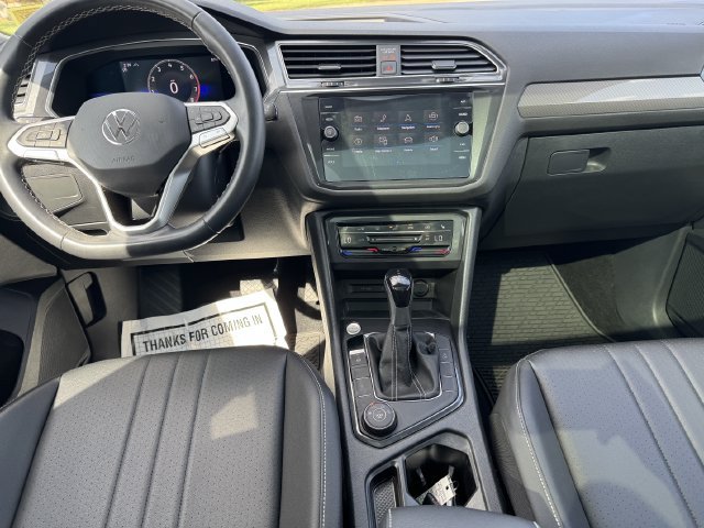 Used 2023 Volkswagen Tiguan SE w/ Panoramic Sunroof Package AWD/4WD image 18