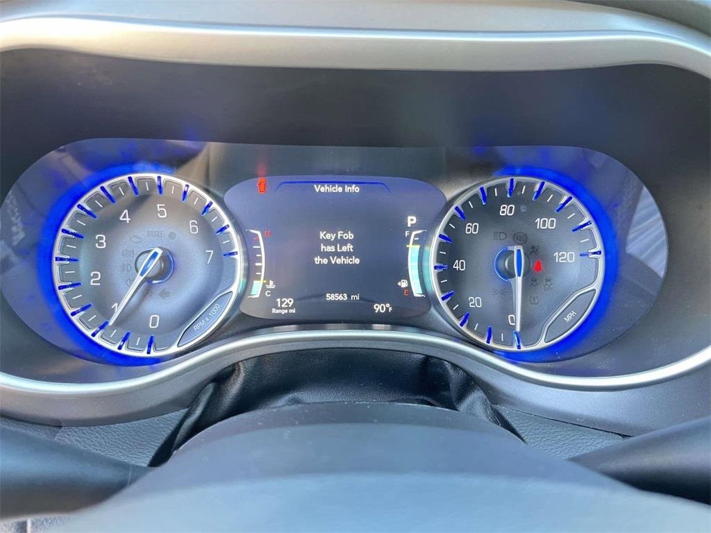 Used 2024 Chrysler Pacifica Touring-L image 13