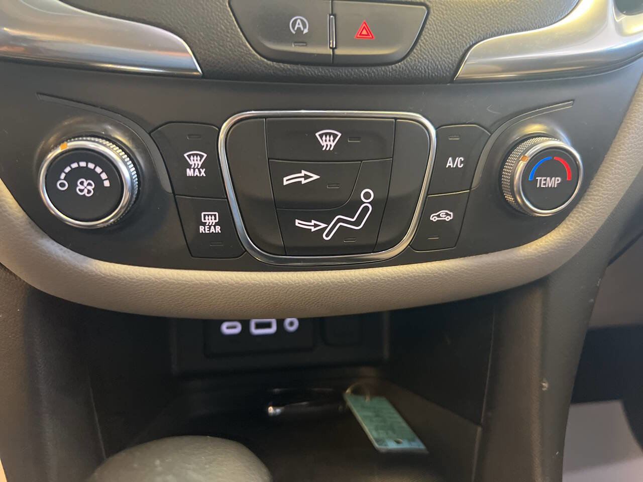 Used 2022 Chevrolet Equinox LS image 33