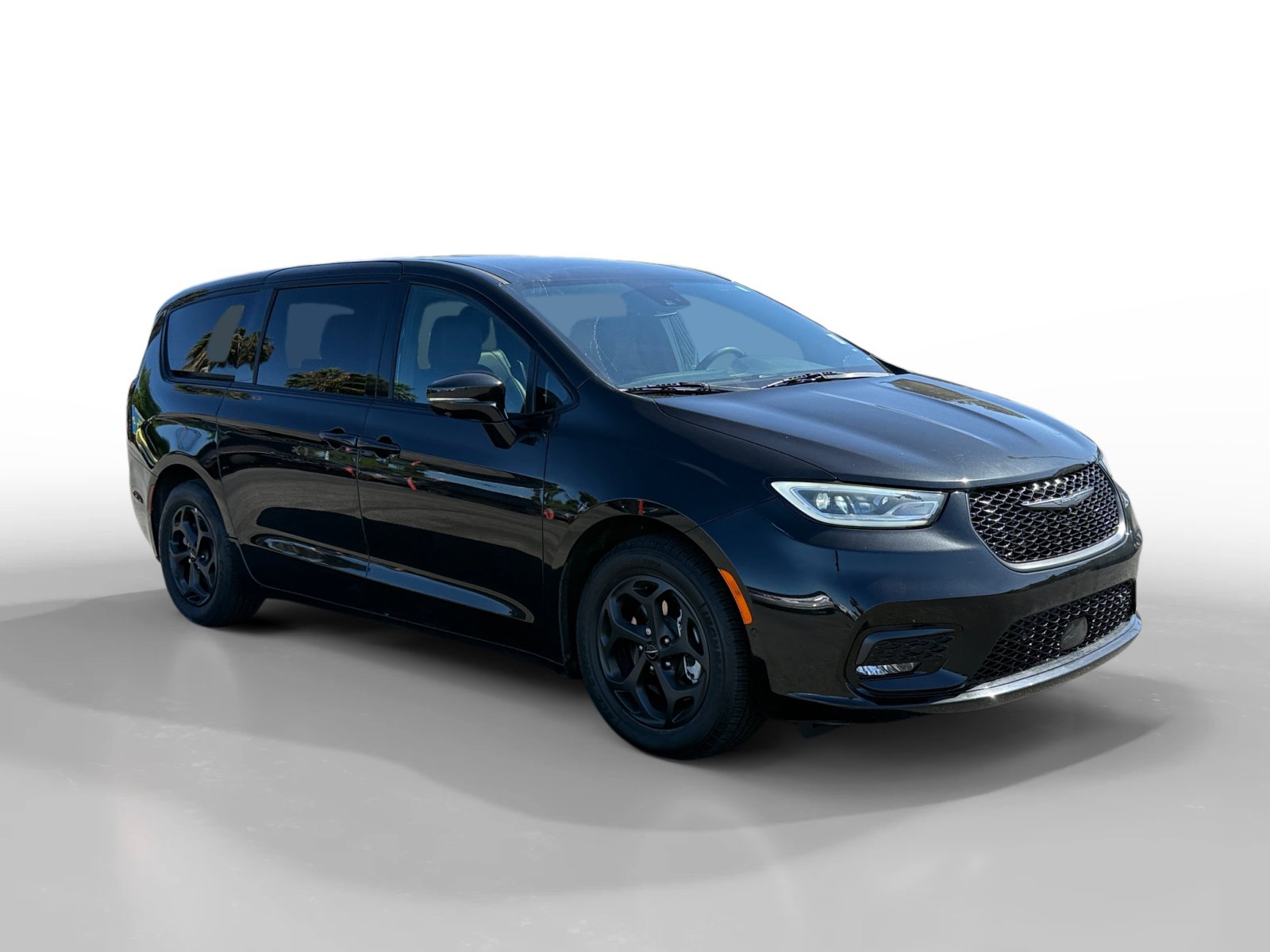 Used 2022 Chrysler Pacifica Touring-L w/ Uconnect Theater Family Group FWD image 7