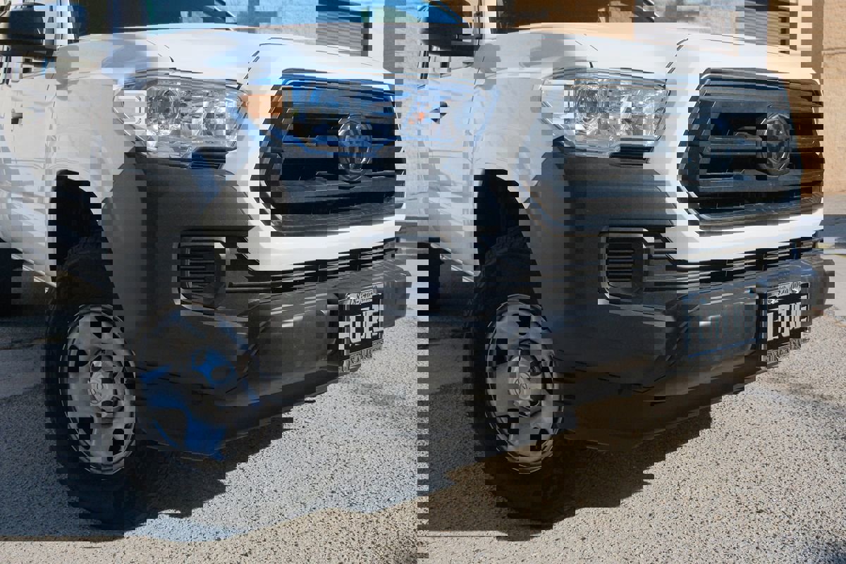 Used 2022 Toyota Tacoma SR image 7