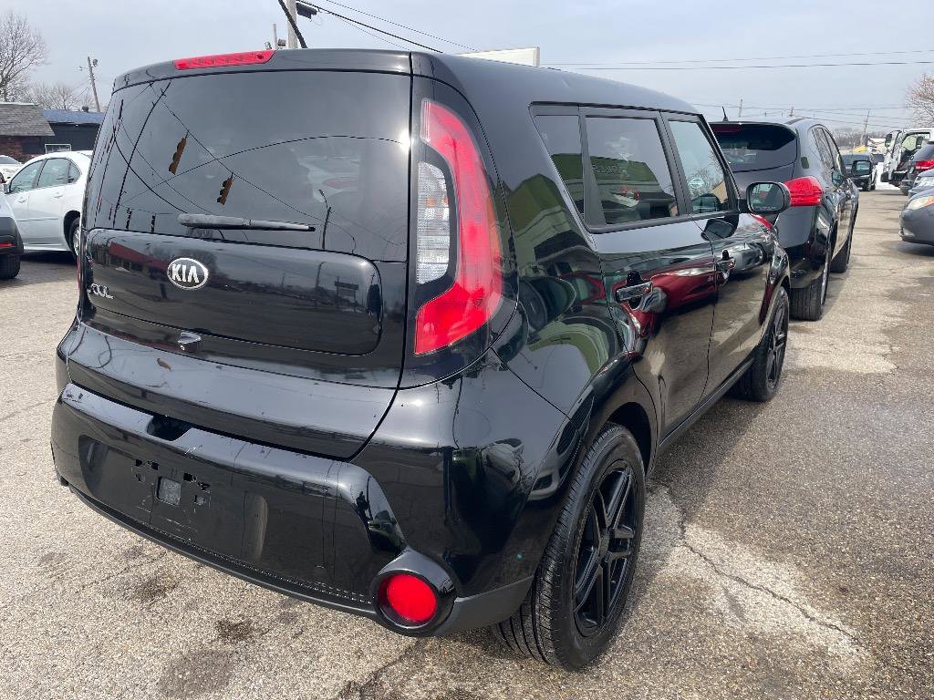 Used 2016 Kia Soul + FWD image 3