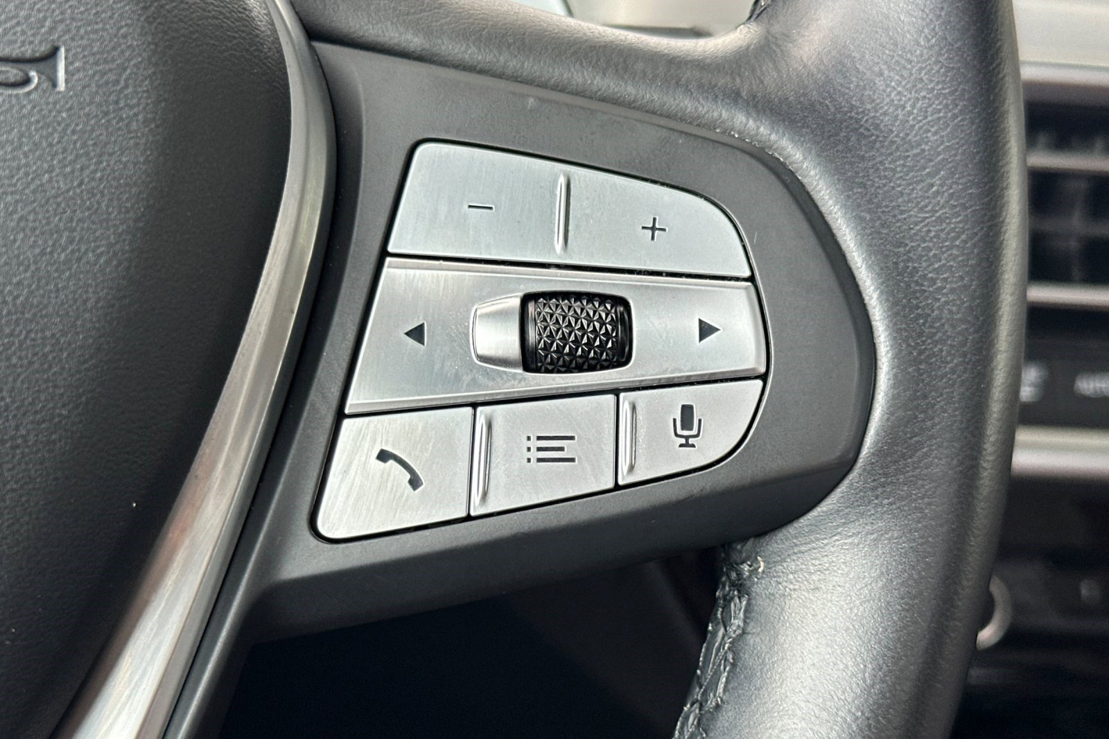 Used 2024 BMW X3 xDrive30i w/ Convenience Package image 31