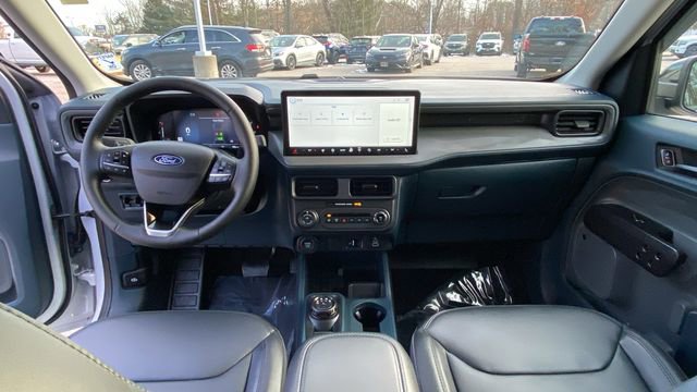 Used 2025 Ford Maverick Lariat w/ Black Appearance Package image 17