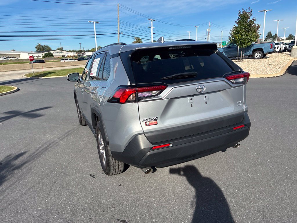 Used 2025 Toyota RAV4 XLE AWD/4WD image 12