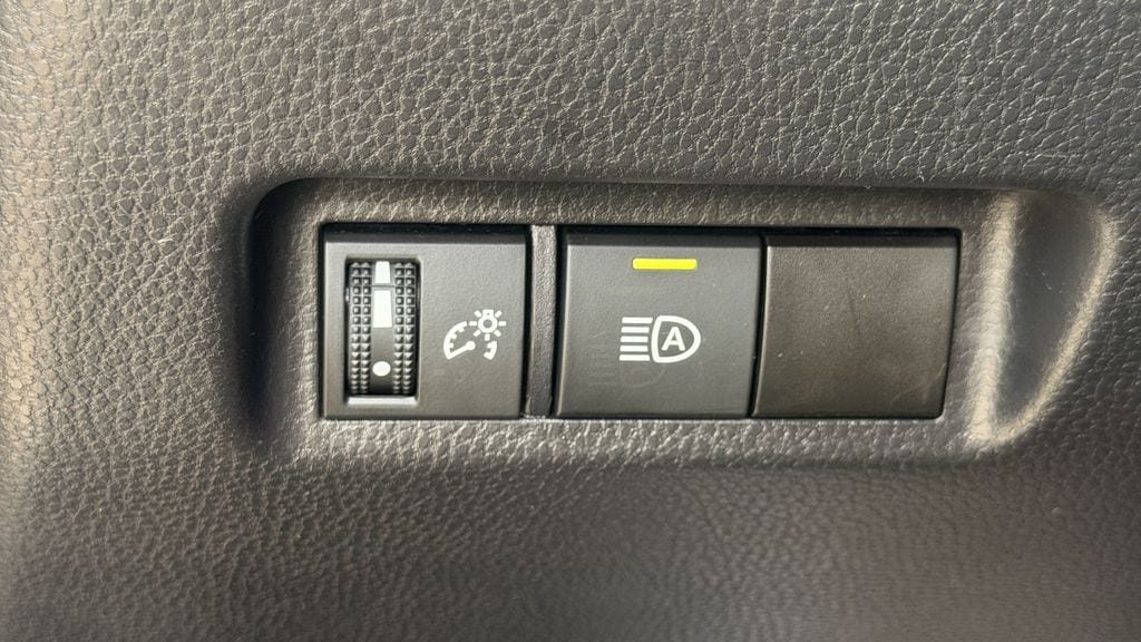Used 2025 Toyota RAV4 XLE FWD image 22