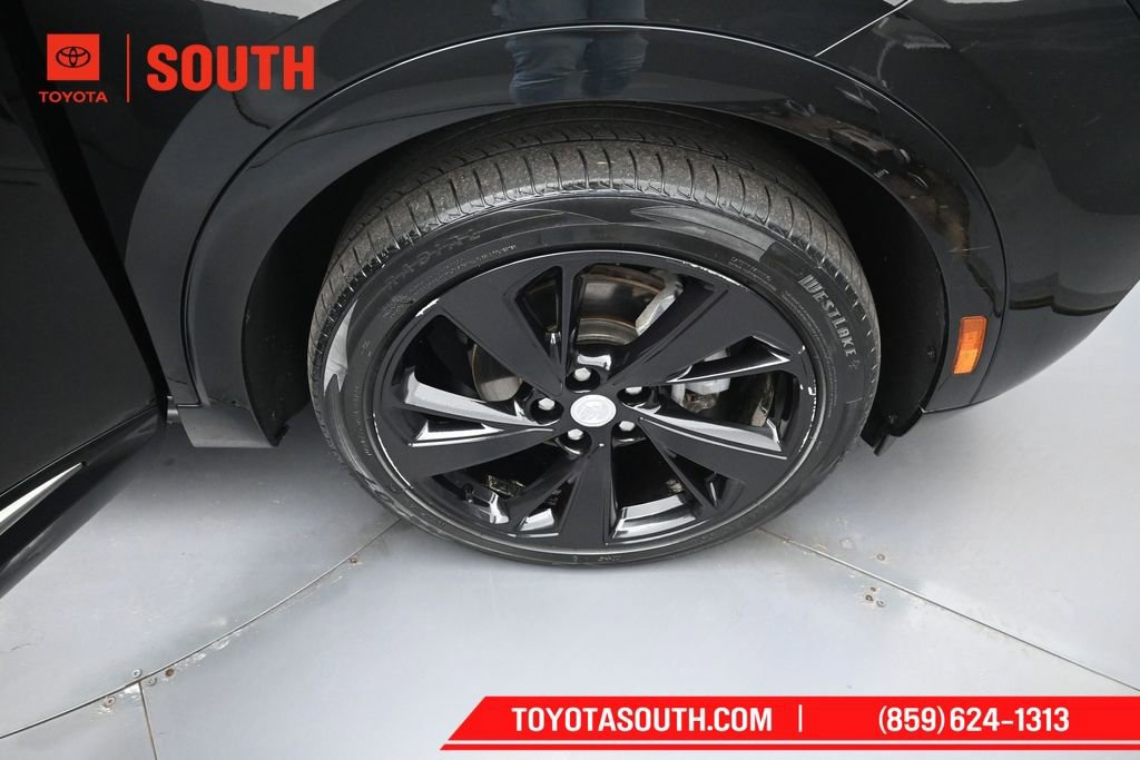 Used 2021 Buick Envision Essence w/ Sport Touring Package AWD/4WD image 32