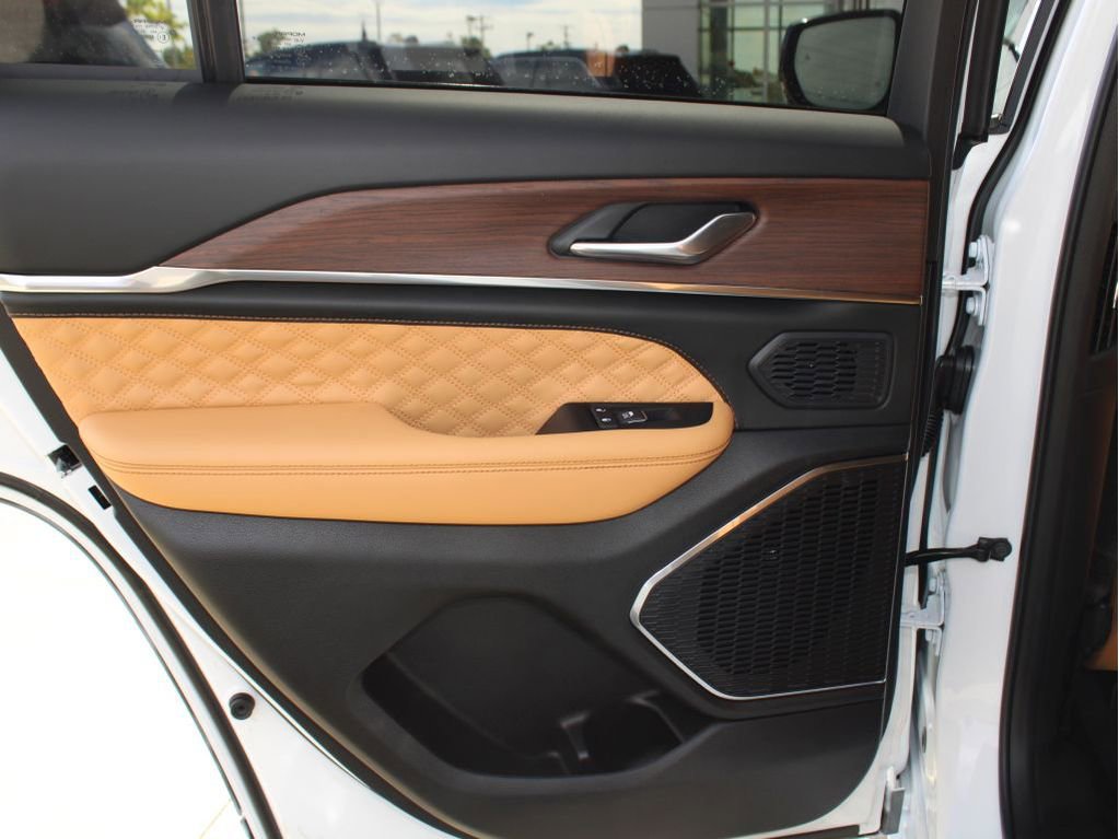 New 2025 Jeep Grand Cherokee Summit image 24