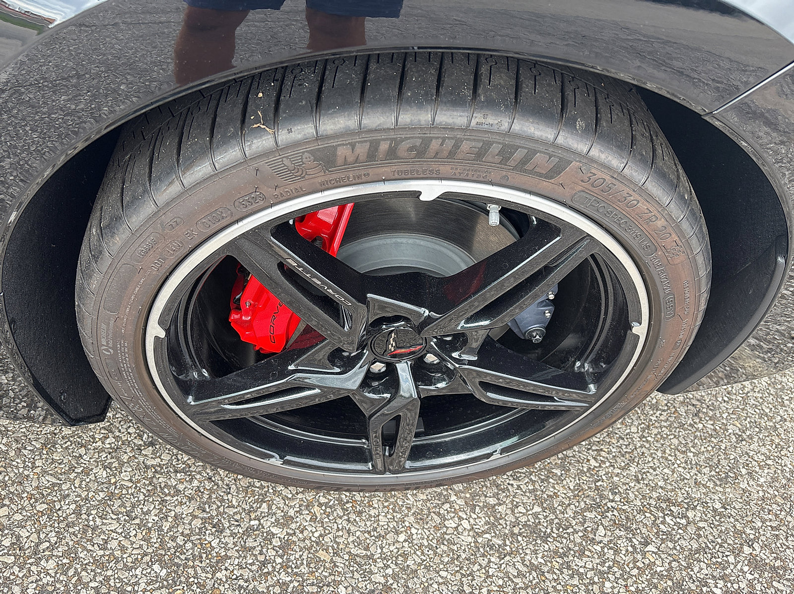 Used 2024 Chevrolet Corvette Stingray Coupe w/ Body-Color Dual Roof Package image 11