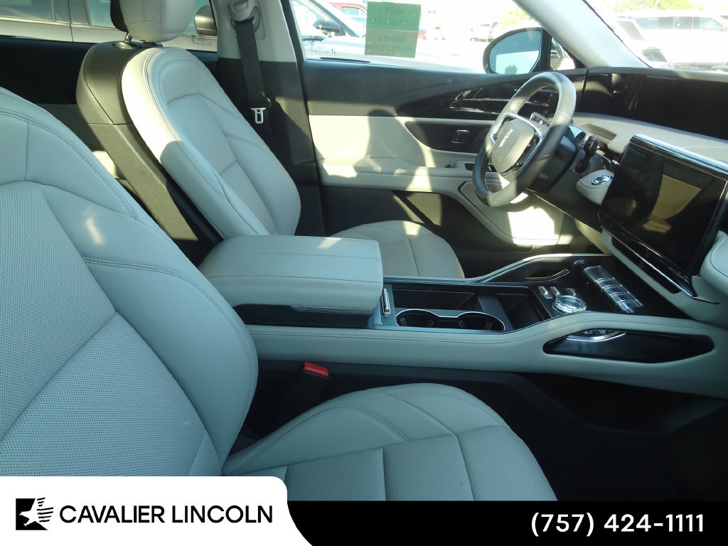 Used 2026 Lincoln Nautilus Premier AWD/4WD image 7