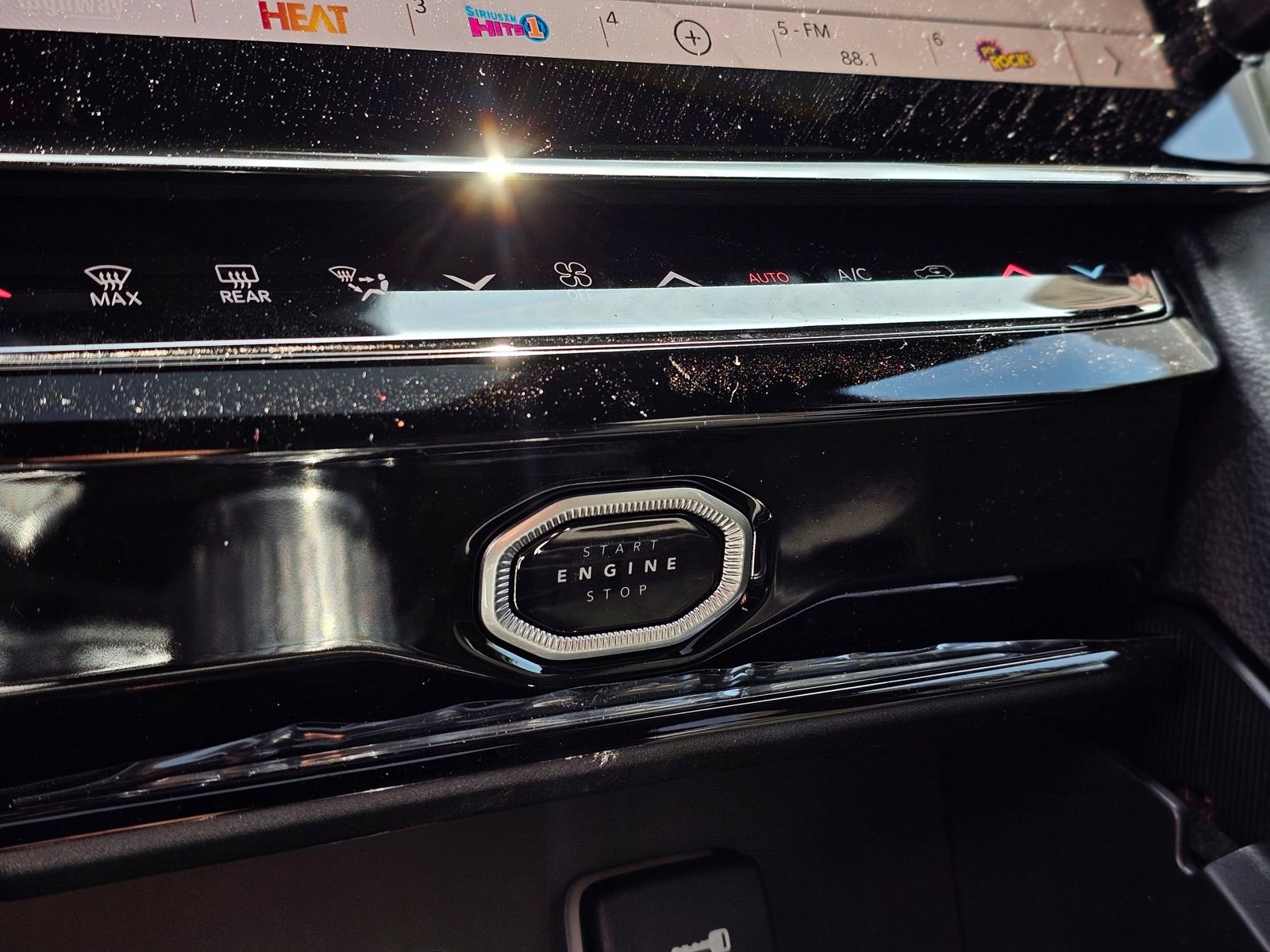 New 2026 Jeep Grand Cherokee Laredo image 13