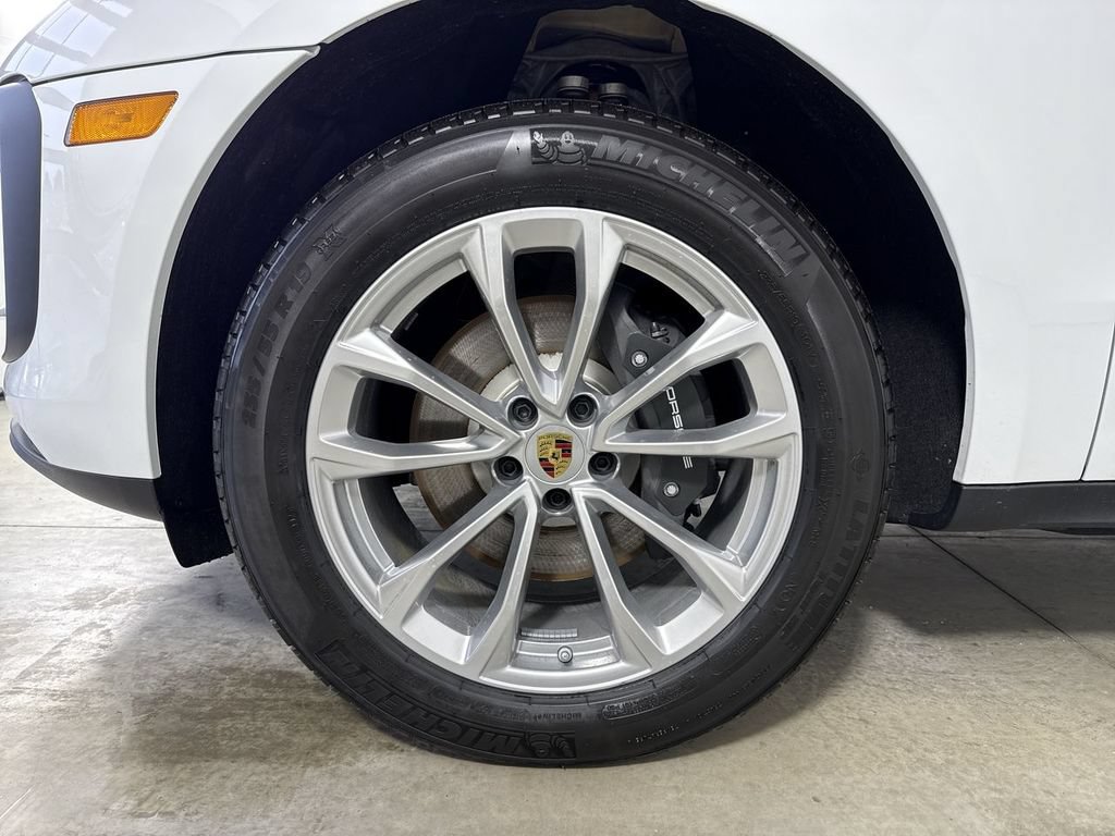 New 2026 Porsche Macan AWD/4WD image 13