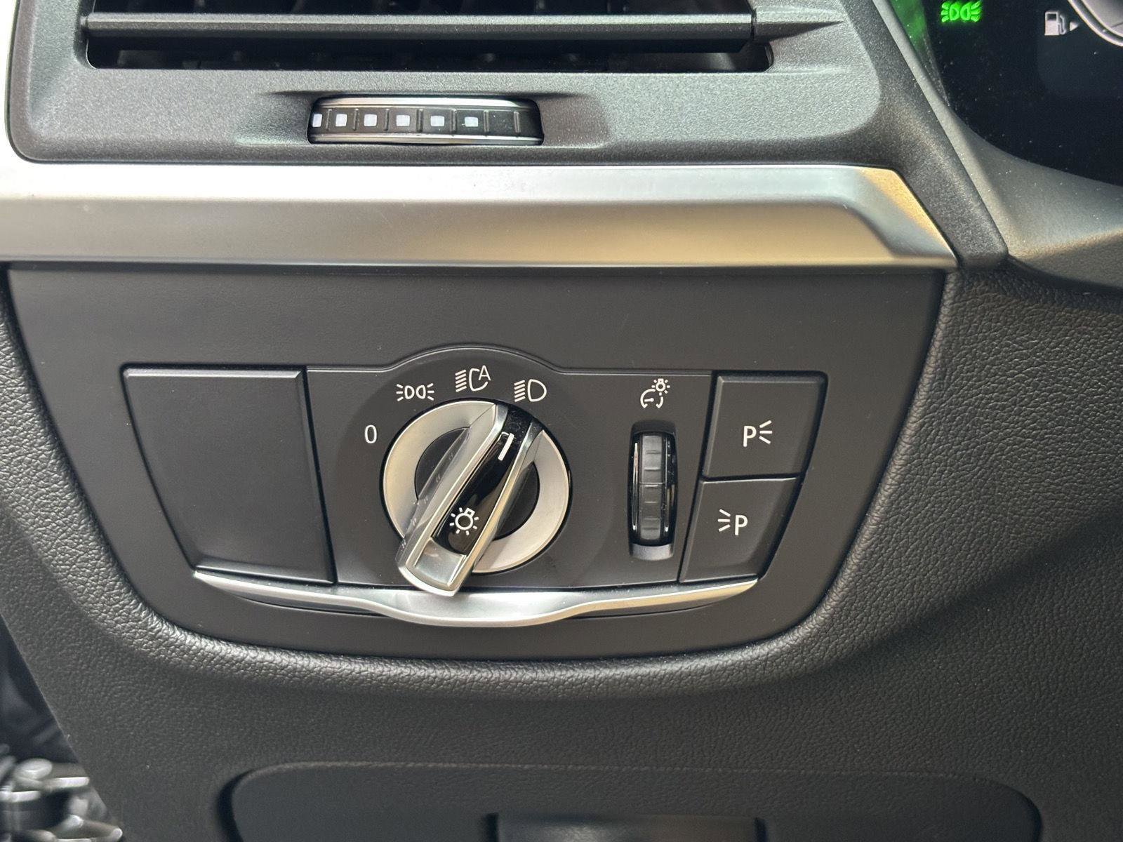 Used 2024 BMW X4 xDrive30i w/ Premium Package image 16