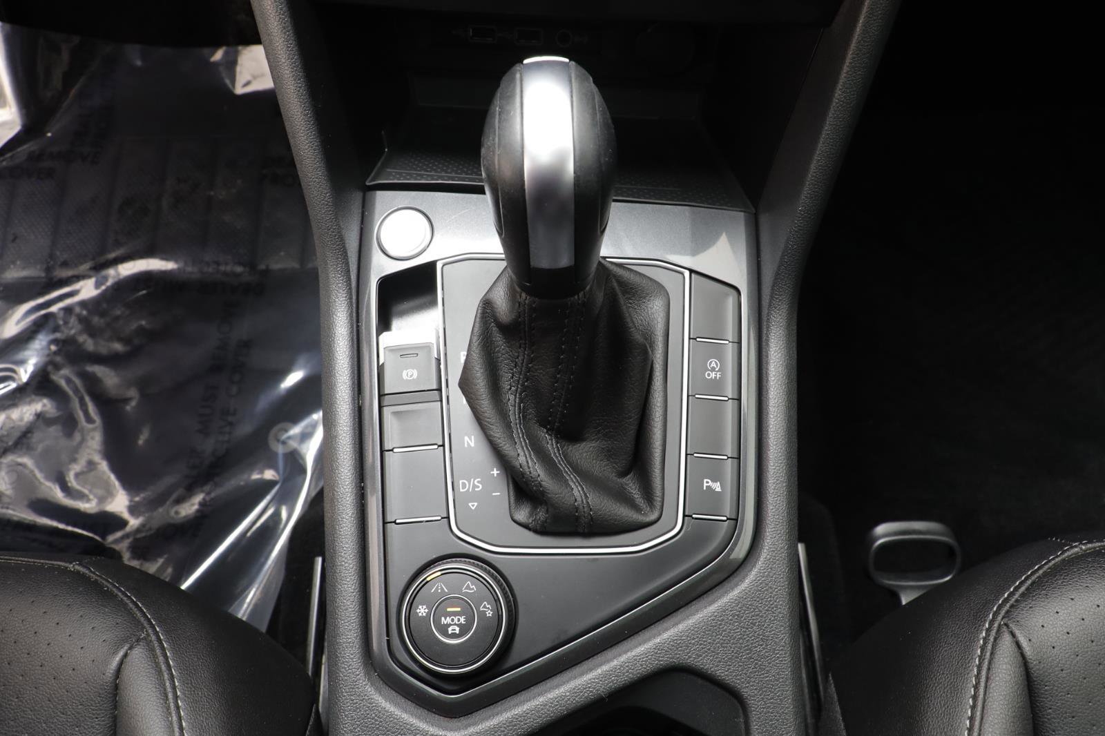 Used 2020 Volkswagen Tiguan SE R-Line image 12