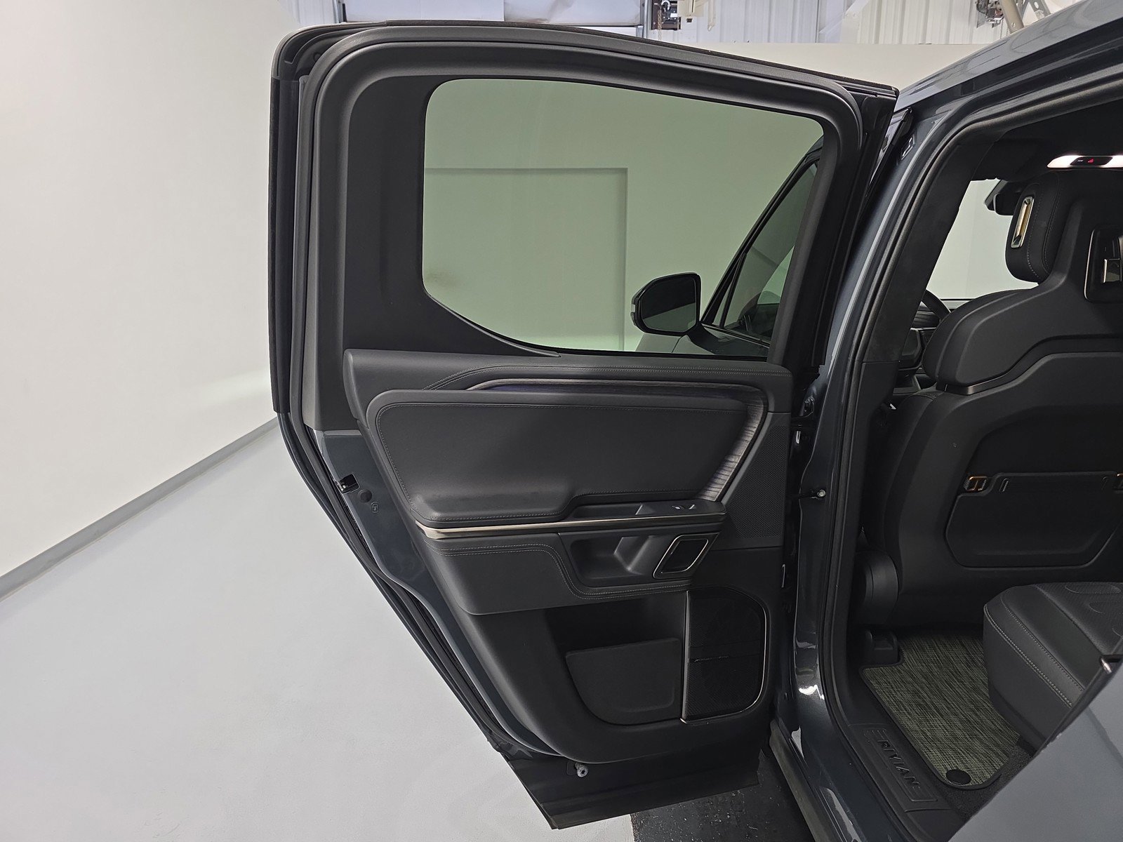 Used 2022 Rivian R1T Adventure image 17