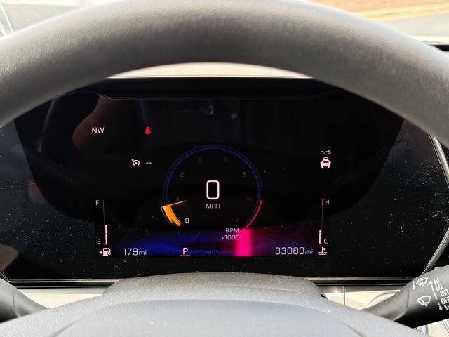 Used 2025 Chevrolet Trax LT FWD image 19