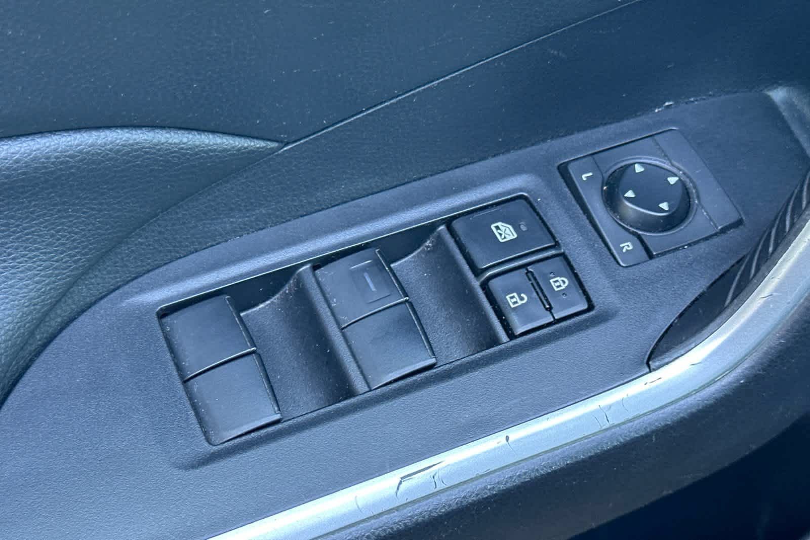 Used 2021 Toyota RAV4 LE AWD/4WD image 14