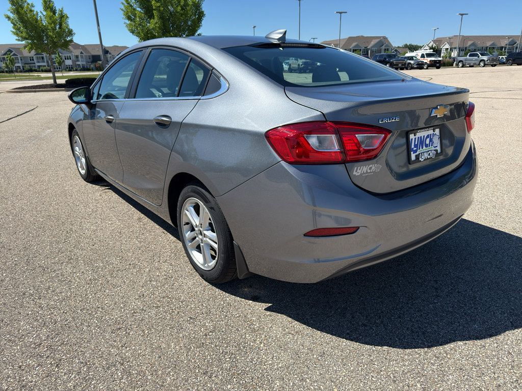 Used 2018 Chevrolet Cruze LT w/ Convenience Package FWD image 3