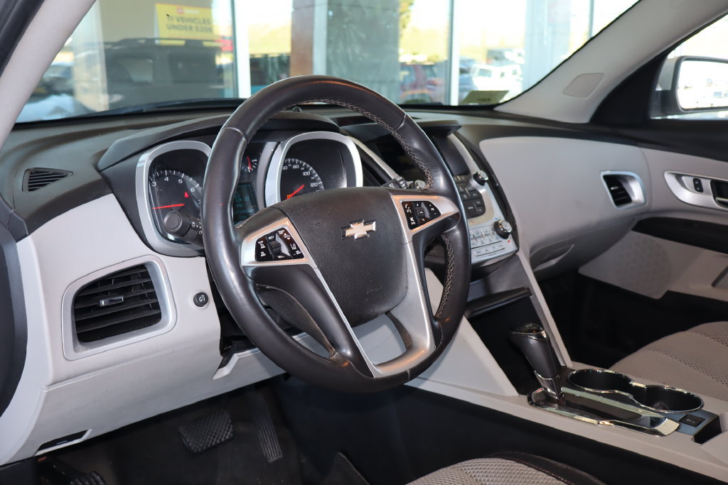 Used 2017 Chevrolet Equinox LT w/ Driver Confidence Package II AWD/4WD image 17