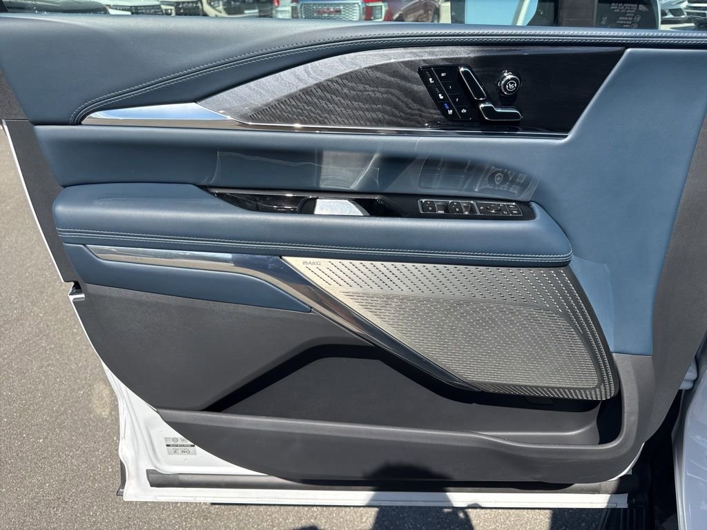 Used 2025 Cadillac Escalade IQ Luxury 2 w/ LPO, Premium Carpet Package AWD/4WD image 32