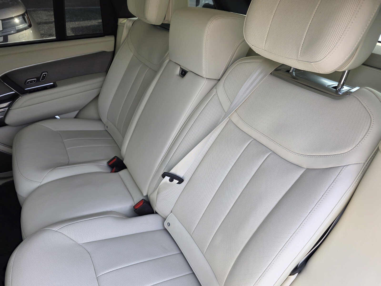 Certified 2025 Land Rover Range Rover Autobiography AWD/4WD image 15