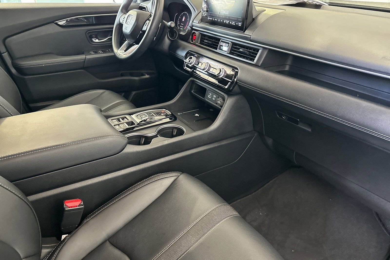 Certified 2025 Honda Pilot Touring image 17