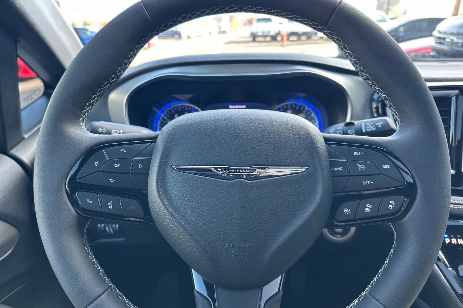 Used 2024 Chrysler Pacifica Limited w/ Uconnect Theater Family Group image 24